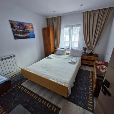 Rosenovi Pensjonat Lyaskovo (Smolyan)