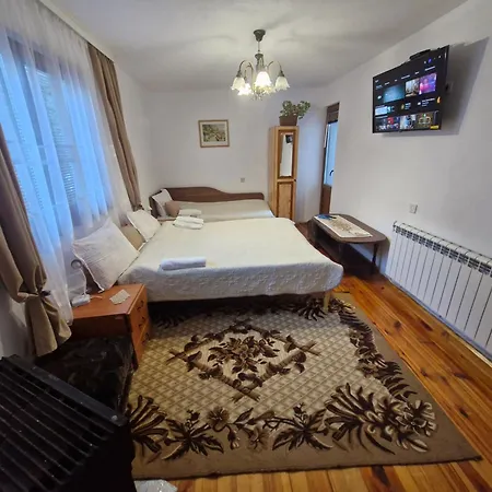 Πανσιόν Rosenovi 3*
