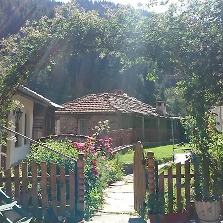 Pensjonat Rosenovi Lyaskovo (Smolyan)