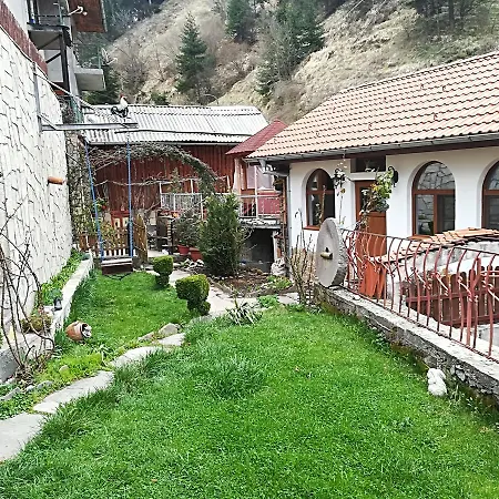 Rosenovi Πανσιόν 3*